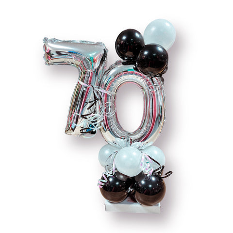 Ballongestell aus zwei Folienzahlen | silberne Folienzahlen | Latexballons in weiß & schwarz