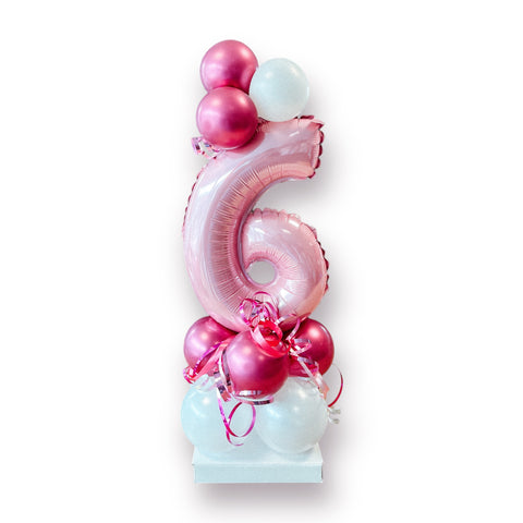 Ballongestell aus einer Folienzahl | rosa Folienzahl | Latexballons in chrom pomegranate & pearl white