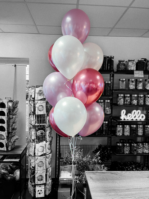 Ballontraube aus 10 Latexballons in chrom mauve, pearl lavender & pearl weiß