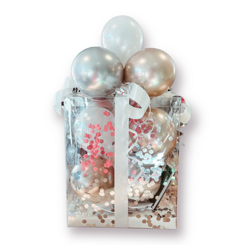 Geschenkbox mit Luftballons in chrom silber, chrom champagner & pearl weiß