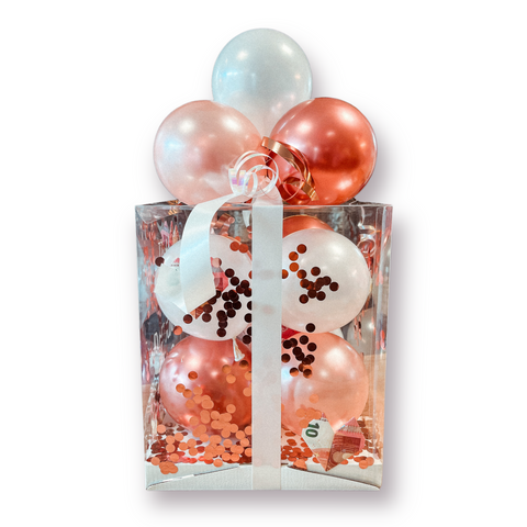 Geschenkbox mit Luftballons in chrom rosé, metallic rosé & pearl weiß