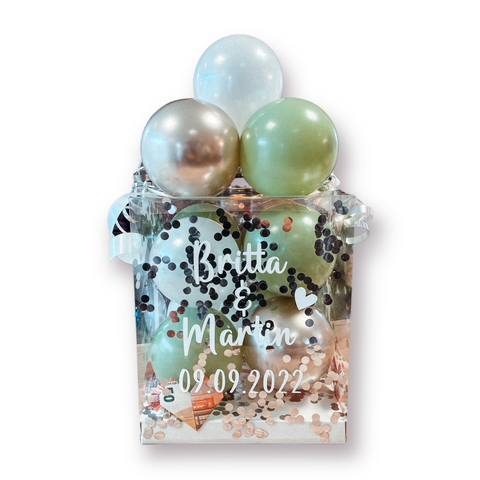 Geschenkbox mit Luftballons in eukalyptus, pearl weiß & chrom champagner