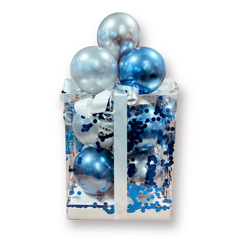 Geschenkbox mit Luftballons in chrom silber, chrom blau & metallic silber
