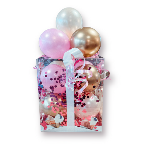 Geschenkbox mit Luftballons in pearl peach, satin fuchsia & chrom gold
