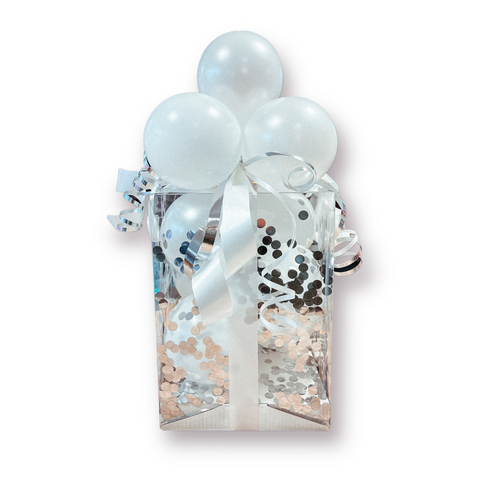 Geschenkbox mit Luftballons in weiß
